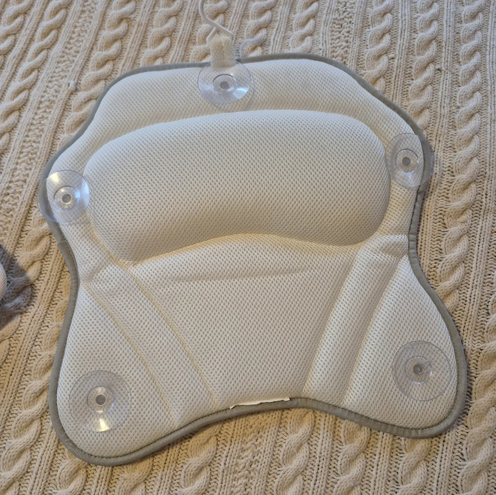 2pc. New Bath Pillows Bundle